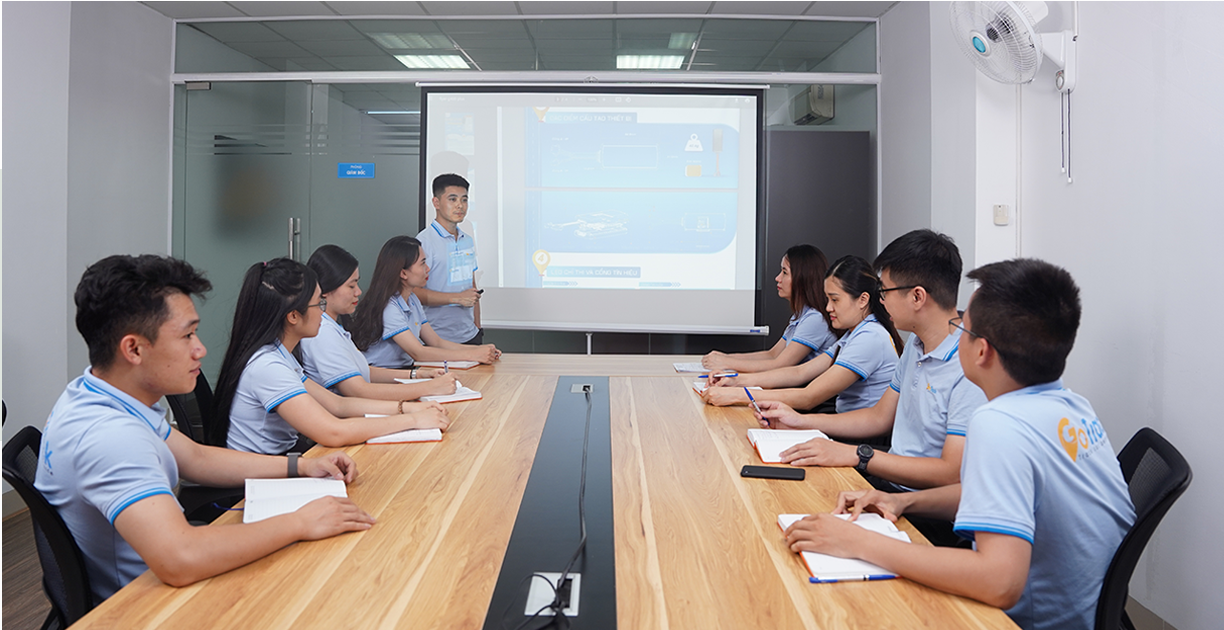 Team GoTrack làm việc